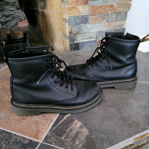 Dr. Martens Black Combat Boots Iconic Style - Picture 7 of 8
